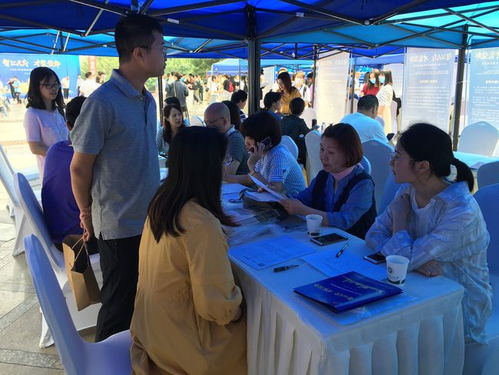 成渝兩地5市區(qū)企業(yè)自貢現(xiàn)場(chǎng)招聘 244家企業(yè)提供近1000個(gè)崗位