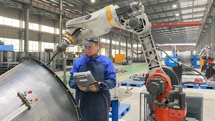 振康機(jī)械湯子康 敢與國際豪門扳手腕的“農(nóng)民企業(yè)家”與他的機(jī)械設(shè)備研發(fā)夢