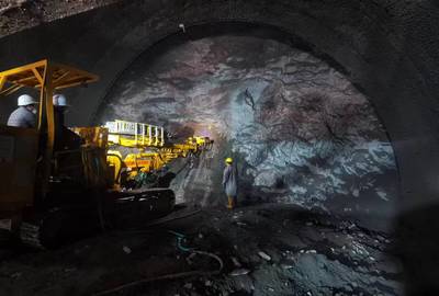 渝萬高鐵建設再傳捷報！萬州段首座八公里級長隧道提前貫通，國產大型機械顯神威